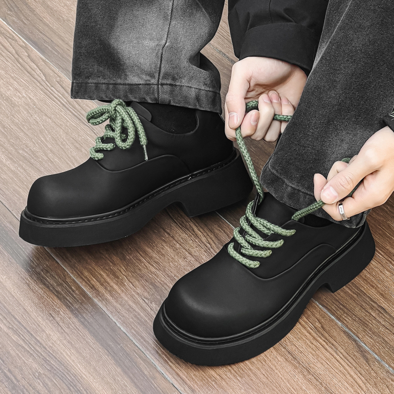 Muške derby cipele s debelom potplata za povećanje visine, crne mat boje, gornji materijal: super fiber, okrugli vrh, poslovno- casual stil
