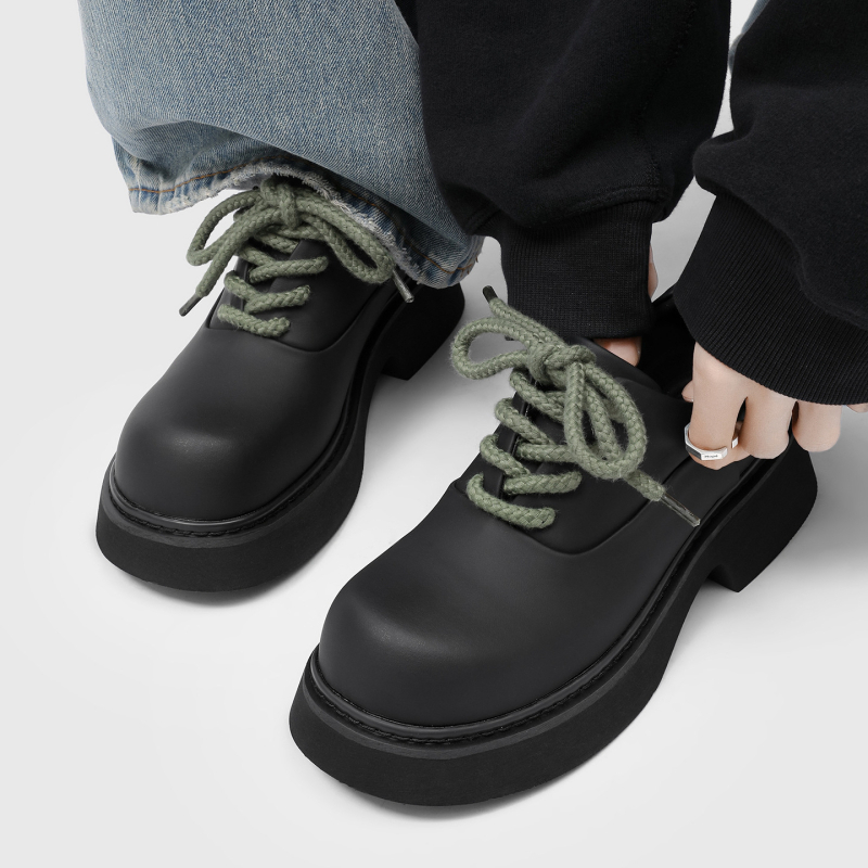 Muške derby cipele s debelom potplata za povećanje visine, crne mat boje, gornji materijal: super fiber, okrugli vrh, poslovno- casual stil