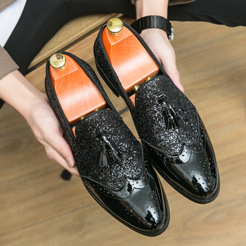 Férfi slip-on bőrcipő hegyes orral, brog-stílusú üzleti-casual megjelenés, brit penny loafer puha talppal