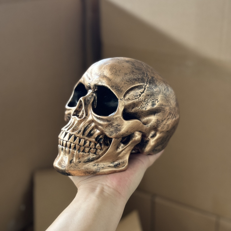 Lubanja od smole za Halloween — personalizirana ukras za ured