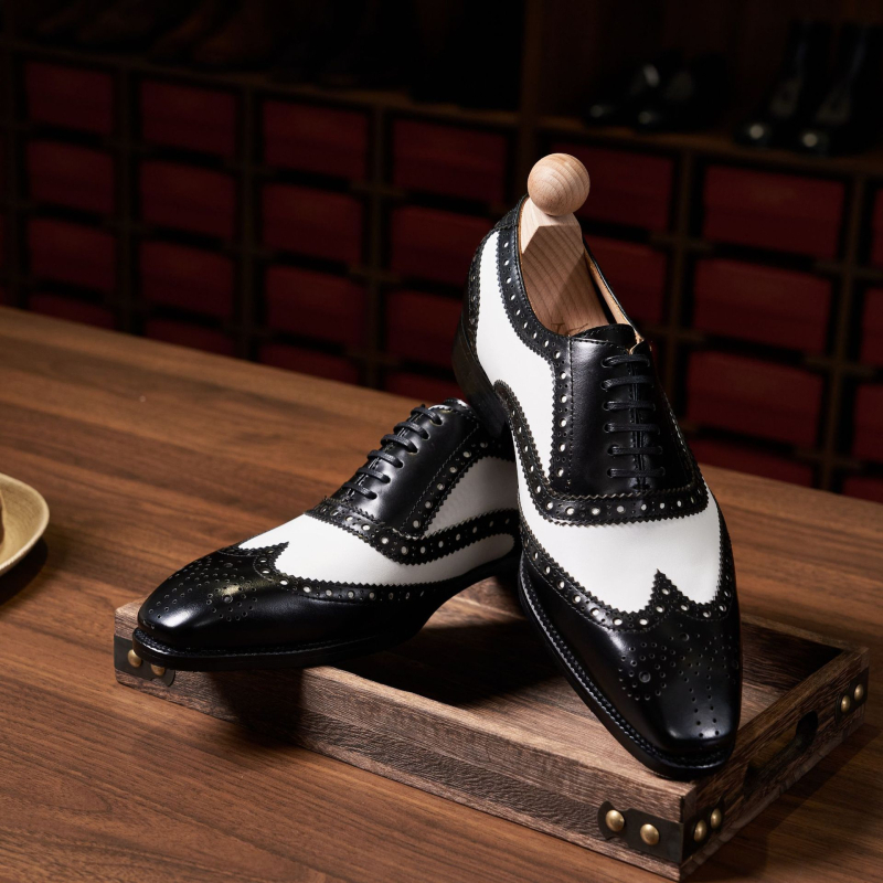 Férfi bőr brogues Oxford cipő, formális brit stílus, fekete-fehér champagne árnyalattal