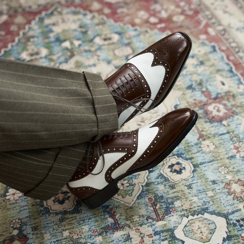 Férfi bőr brogues Oxford cipő, formális brit stílus, fekete-fehér champagne árnyalattal