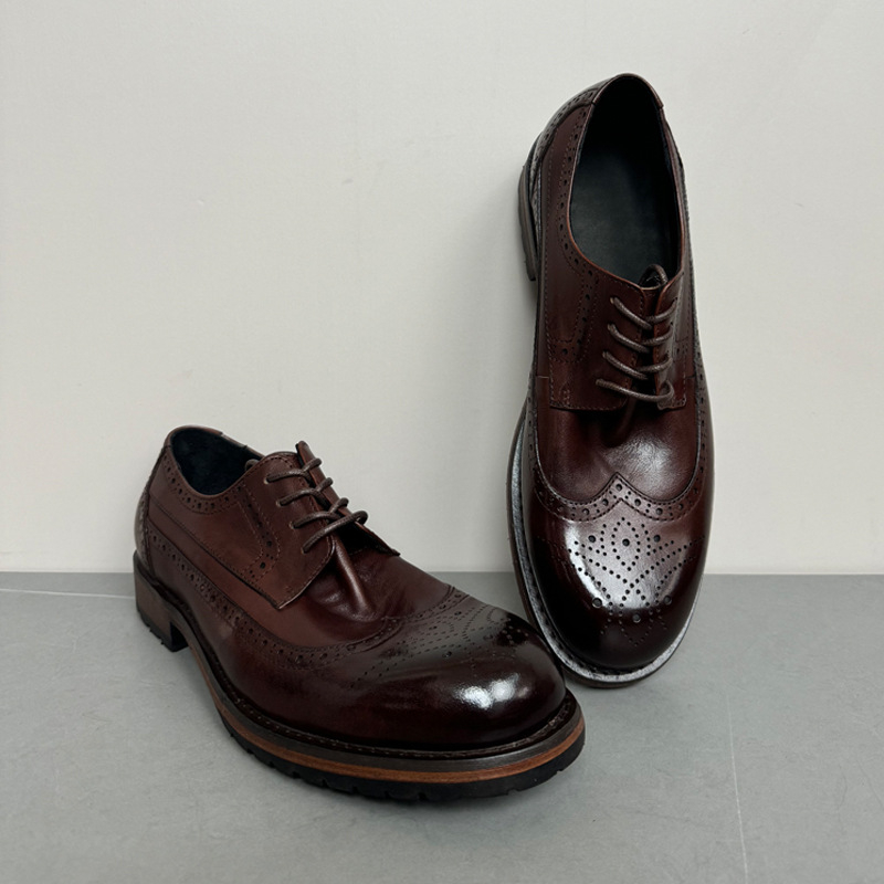 Muške kožne cipele – britanski stil brogues, ukrašeni rupičasti detalji, vezanje, prozračne za ljeto 2024