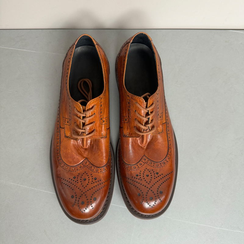 Muške kožne cipele – britanski stil brogues, ukrašeni rupičasti detalji, vezanje, prozračne za ljeto 2024