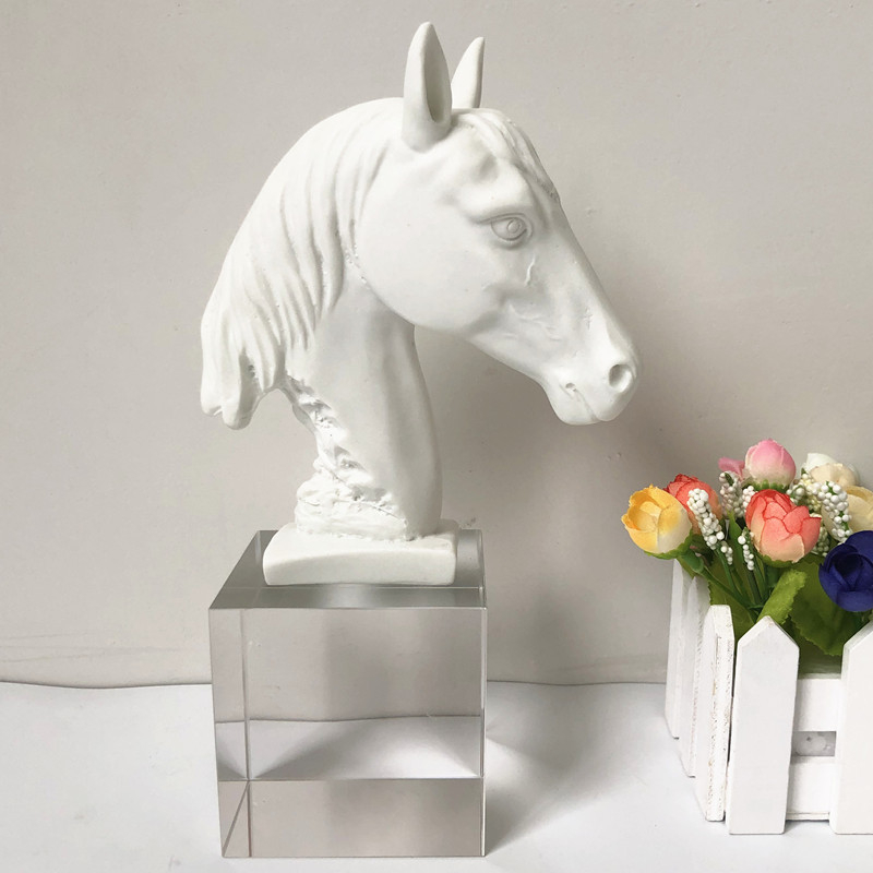 Figurină de cal din rășină pentru decor modern al locuinței