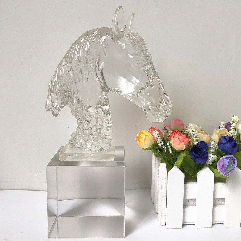 Figurină de cal din rășină pentru decor modern al locuinței