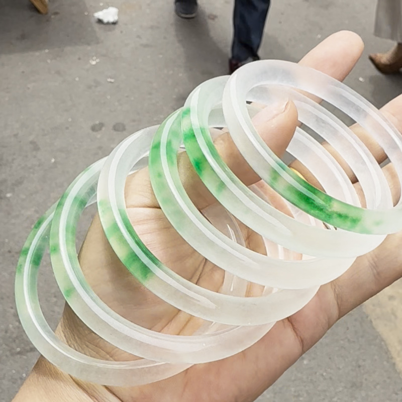 Brățară din cuarzit jad cu floare plutitoare și bandă plată, nuanțe de verde