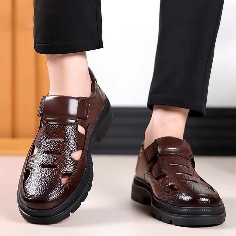 Férfi PU bőr szandál, légáteresztő perforált kialakítás, könnyű puha talp, Velcro-zár