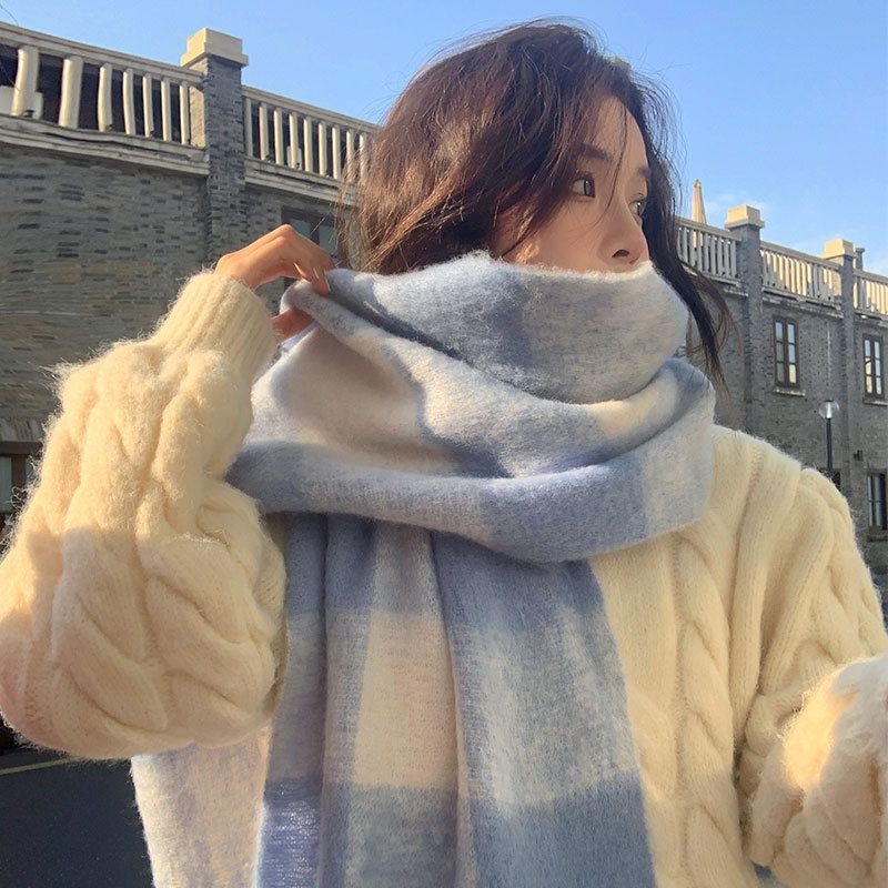 Krémkék kockás mohair sál, unisex, meleg