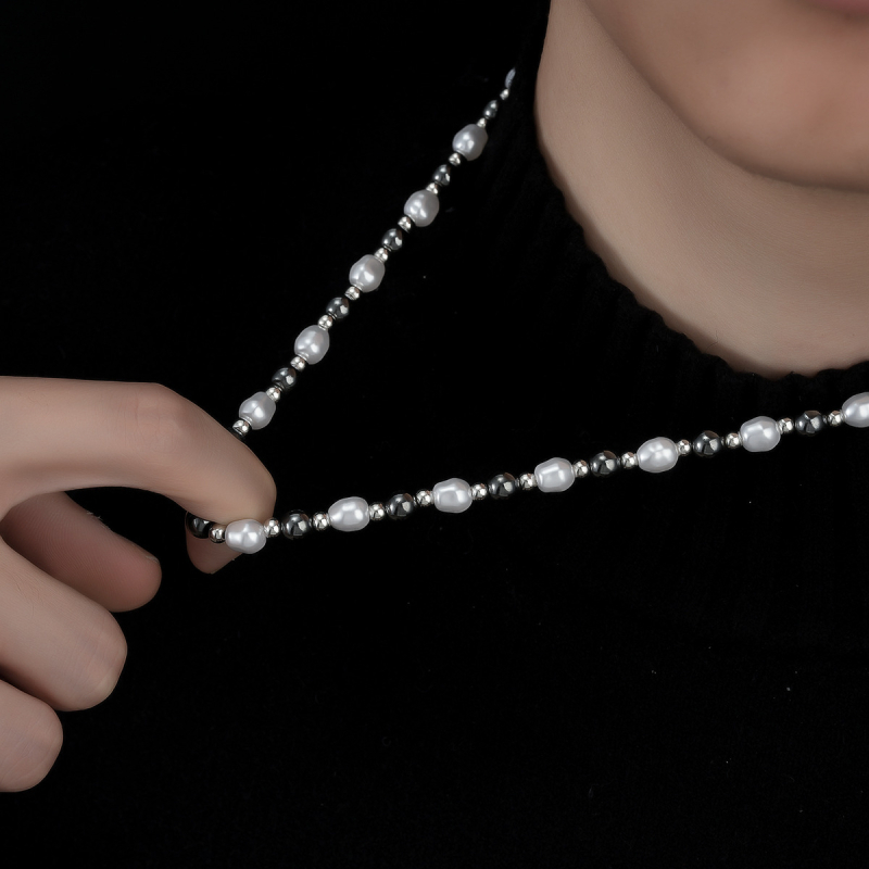 Unisex ogrlica s crnim gallstone perlama, bakreni privjesak, na užetnom lancu