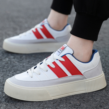 Koreai stílusú férfi sportcipő, alacsony profilú, vastag talppal, színblokkokkal, oversize mindennapi sneakers.