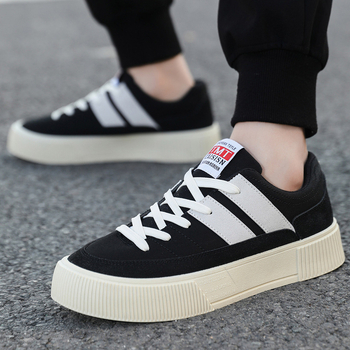Koreai stílusú férfi sportcipő, alacsony profilú, vastag talppal, színblokkokkal, oversize mindennapi sneakers.