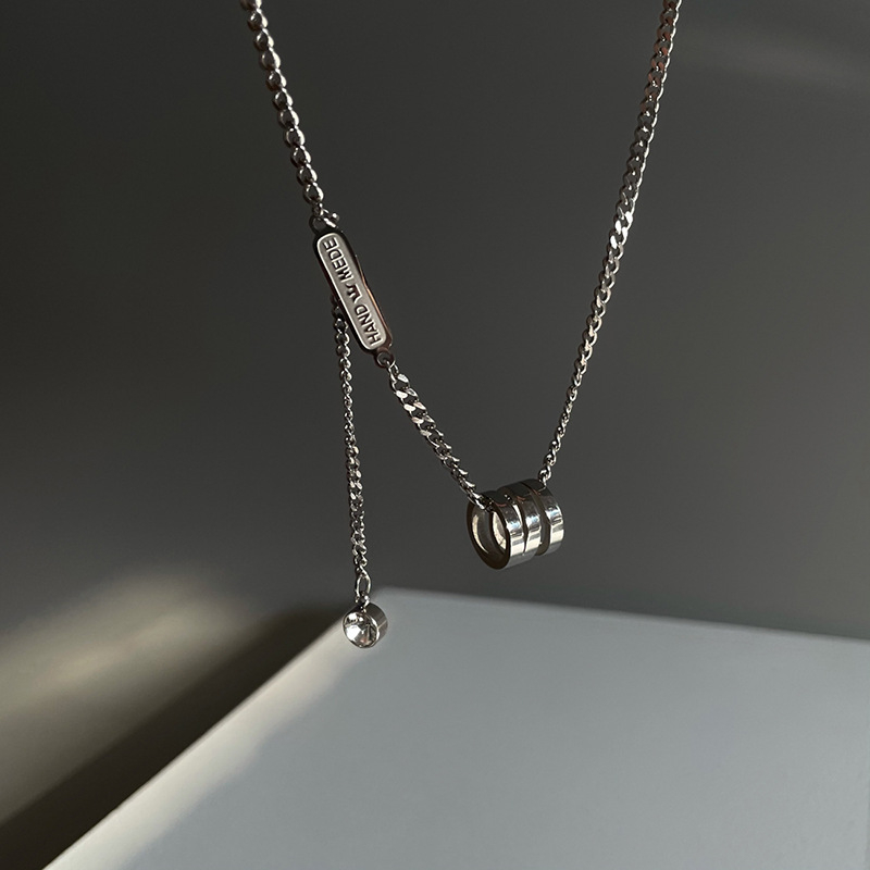 Unisex ogrlica od titan čelika, podesiva duljina 41–50 cm, minimalistički geometrijski dizajn, privjesak od legure