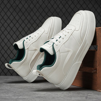 Új, pluszméretű férfi mindennapi sneaker Koreai stílusban – fehér bőr paneles felsőrész, vastag talppal