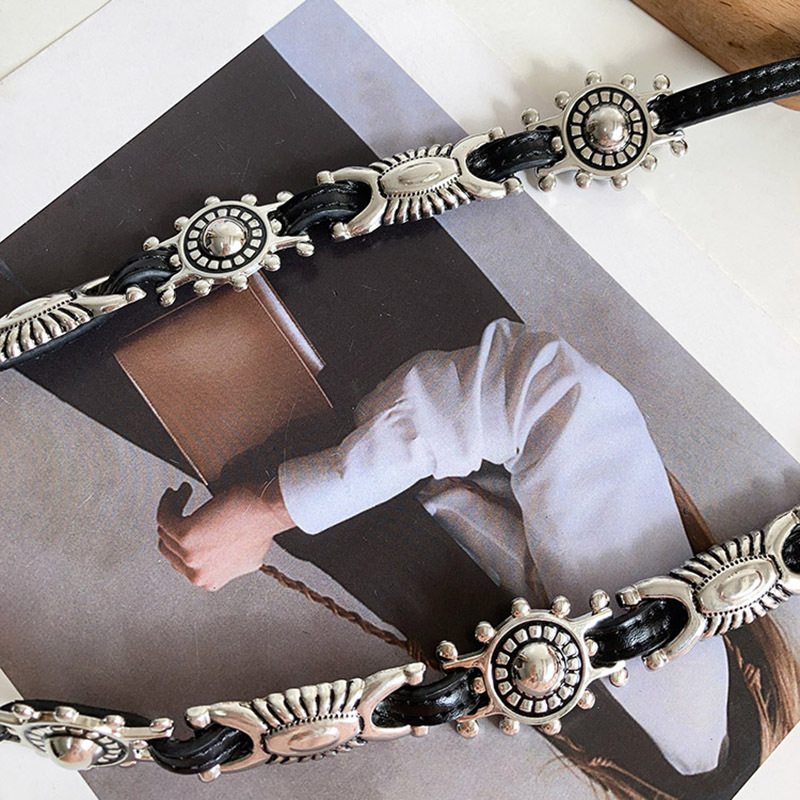 Curea din piele gravată în stil american retro, cu lanț de talie – accesoriu elegant și versatil pentru jeanși