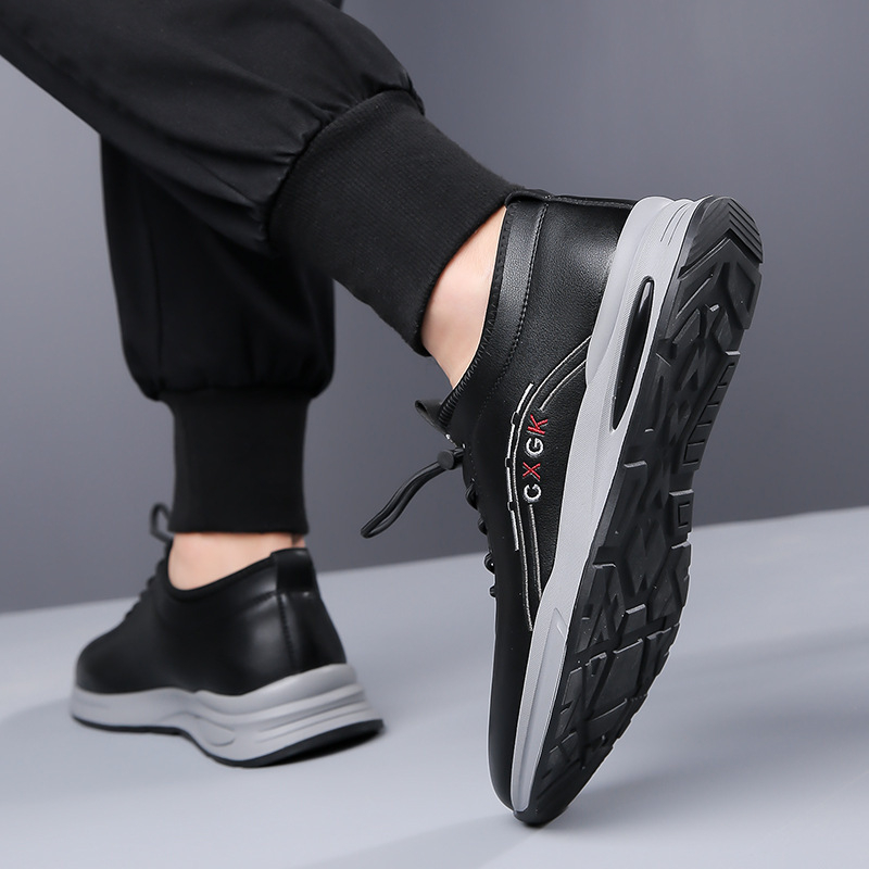 Tavaszi férfi bőrcipő, lélegző, hétköznapi sportcipő slip-on, puha talppal, csúszásmentes, fehér
