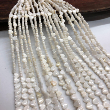 Édesvízi kagylóhéj szív formájú gyöngyök, 6-7 mm, oldalirányú lyukkal fülbevalókhoz, DIY ékszeranyagok