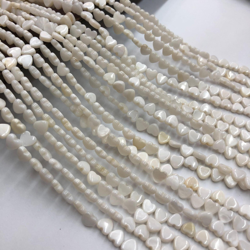 Édesvízi kagylóhéj szív formájú gyöngyök, 6-7 mm, oldalirányú lyukkal fülbevalókhoz, DIY ékszeranyagok