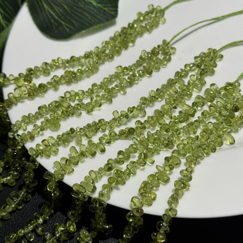 7 mm természetes peridot szabálytalan csepp alakú kristály gyöngy DIY karkötőkhöz és nyakláncokhoz