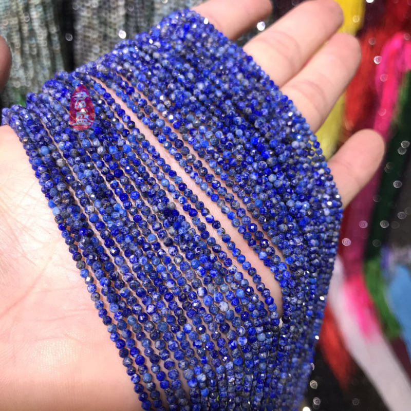 Prirodno neobrađene lazuritne kuglice, male slobodne perle, poluproizvodi s presjekom za DIY nakit