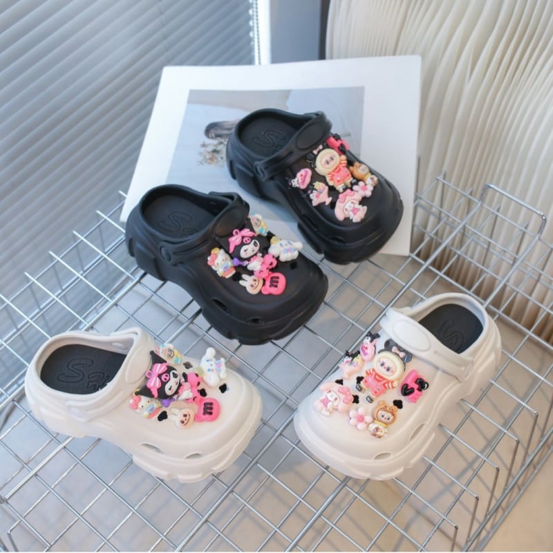 Gyermekeknek készült perforált cipő Kuromi és Cinnamoroll nyuszikkal, több elemből álló dizájn, kényelmes, két módon hordható
