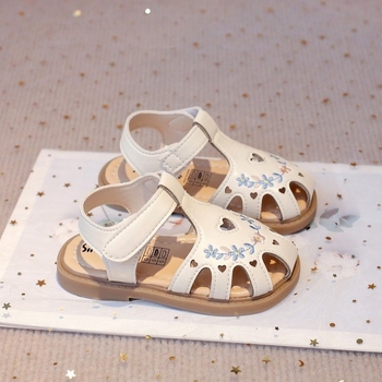 Dječje sandale za djevojčice, cipele za princeze, ljeto 2025, korejski stil, meka potplata, novi kineski dizajn.