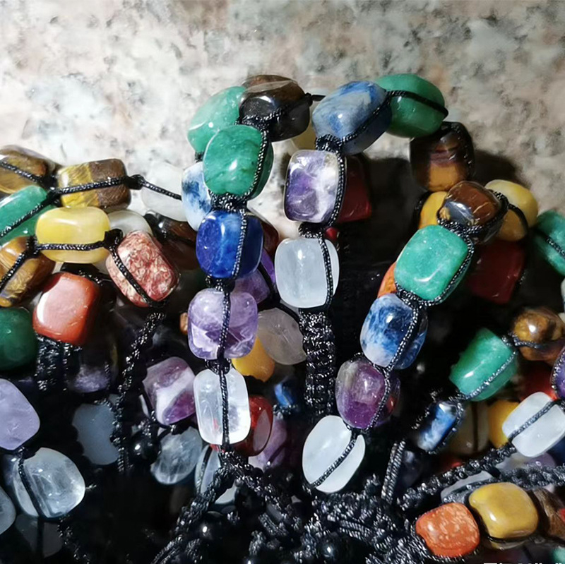 Prilagodljiva narukvica od prirodnih kamenja s perlama: tigrovo oko, ametist i zeleni aventurin