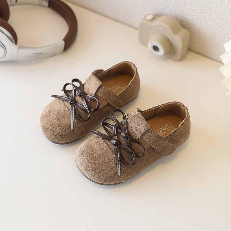 2026 tavaszi gyerekcipők: Birkenstock-stílusú, lányoknak, dupla masnival, puha talpú, csúszásmentes, mindennapi cipő