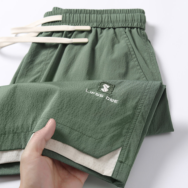 Muške ljetne šorceve 2026 — lagani ice silk materijal, casual sportski kroj, do koljena