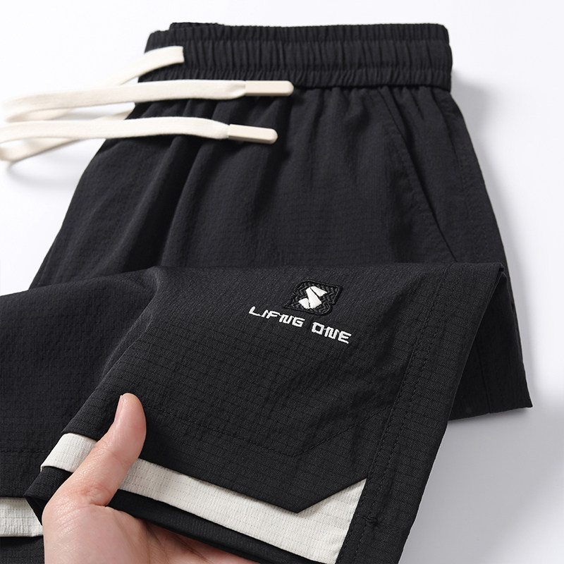Muške ljetne šorceve 2026 — lagani ice silk materijal, casual sportski kroj, do koljena
