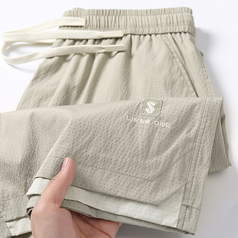 Muške ljetne šorceve 2026 — lagani ice silk materijal, casual sportski kroj, do koljena