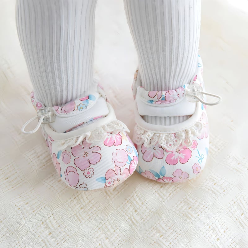 Textil babacipő, tavasz–ősz, 0–12 hónap, puha talp, csúszásmentes, a járás tanulásához, hercegnő-stílus, lélegző, csipkés díszítés