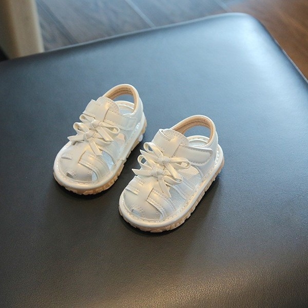 Ljetnje nove cipele za bebe – cipele za hodanje sa zatvorenim prstom, stil princeze, piskave, otporne na habanje i protuklizne za vanjsku upotrebu