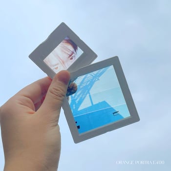 Card creativ din film – pandantiv lucrat manual, cu card Polaroid transparent pentru fanii idolului