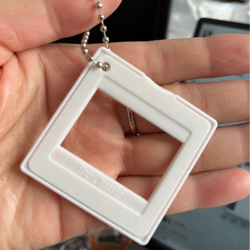 Card creativ din film – pandantiv lucrat manual, cu card Polaroid transparent pentru fanii idolului