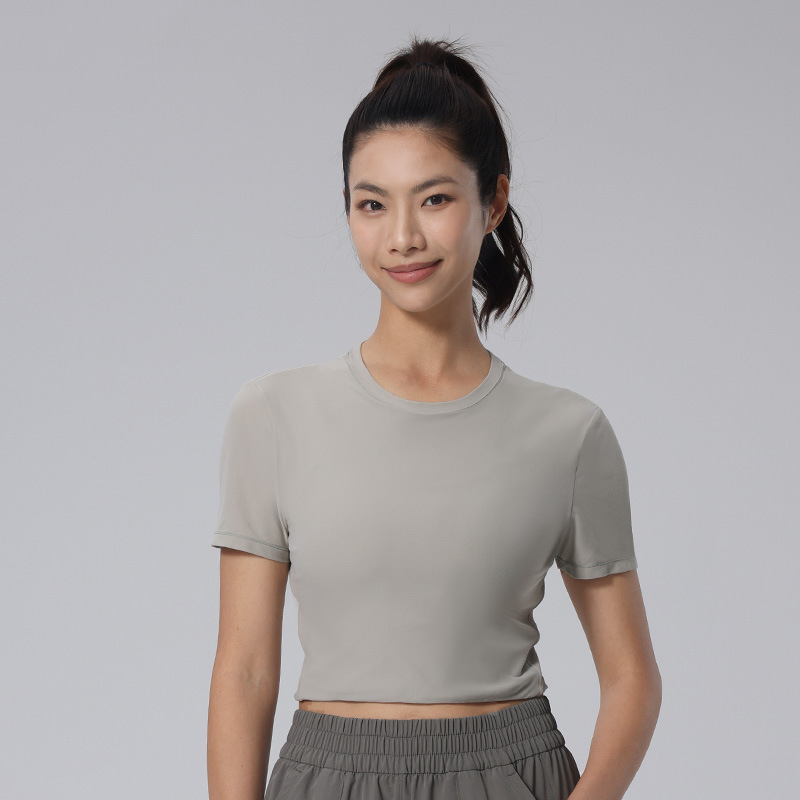 Női rövid ujjú jóga topp, crop, karcsú szabás, kerek nyak, gyorsan száradó, légáteresztő, anyag: nylon 85% / spandex 15%