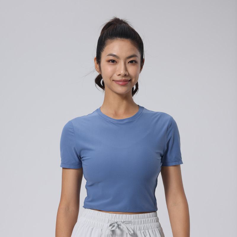 Női rövid ujjú jóga topp, crop, karcsú szabás, kerek nyak, gyorsan száradó, légáteresztő, anyag: nylon 85% / spandex 15%