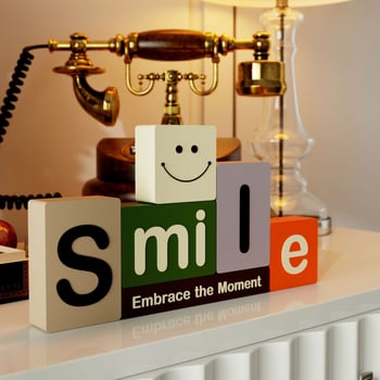 3D ukrasni komad 1005 — lice od blokova s natpisom SMILE, za dnevni boravak, moderan stolni i ulazni dekor