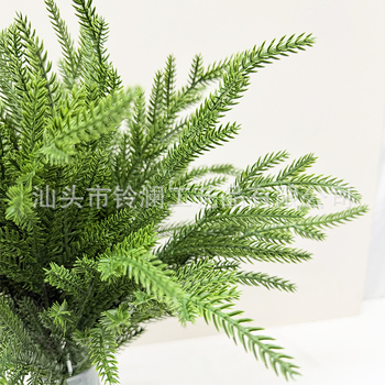 Lažne zelene grane Norfolk Island Pine – dekoracije za vjenčanja, vanjske prostore, rekvizite za fotografije i kućnu dekoraciju; duljina 47 cm, jedna grana.