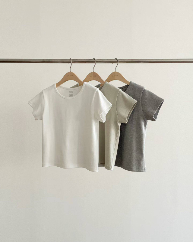 Ženski pamukasti T‑shirt s okruglim izrezom, kratki rukavi, jednobojan, uski kroj, ležerni stil, proljeće-ljeto 2026