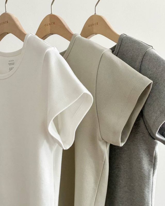 Ženski pamukasti T‑shirt s okruglim izrezom, kratki rukavi, jednobojan, uski kroj, ležerni stil, proljeće-ljeto 2026