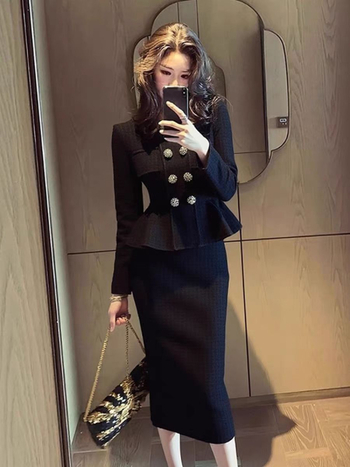 Zimski ženski komplet s crnim sakom i midi suknjom, elegantan gradski stil