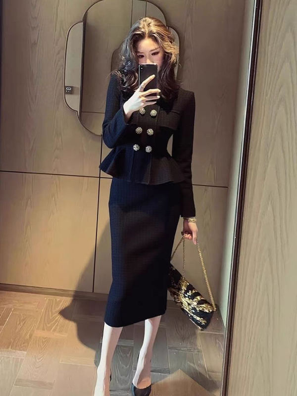 Zimski ženski komplet s crnim sakom i midi suknjom, elegantan gradski stil
