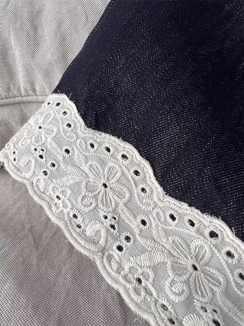 Sötétkék női farmernadrág koreai stílusban csipke patchworkkel, cropped fazon, elasztikus derék, széles lábszár, trendi