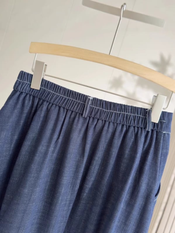 Imitacijska džins veste, bijela košulja i suknja — ženski trodijelni poslovni komplet za proljeće, od tencel pamuka.