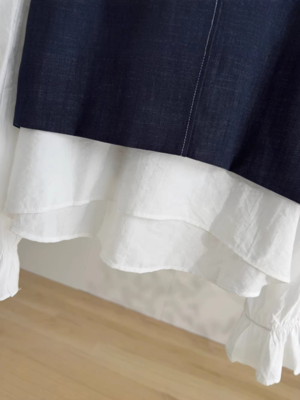 Imitacijska džins veste, bijela košulja i suknja — ženski trodijelni poslovni komplet za proljeće, od tencel pamuka.