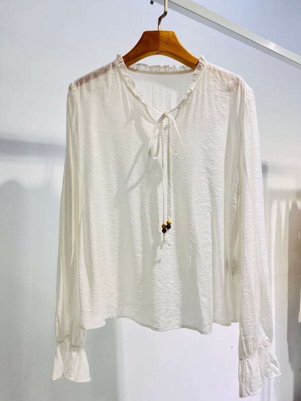 Imitacijska džins veste, bijela košulja i suknja — ženski trodijelni poslovni komplet za proljeće, od tencel pamuka.