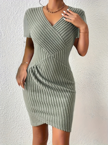 Fustă verde bodycon, croială creion, mărime plus, potrivită pentru întâlniri și petreceri