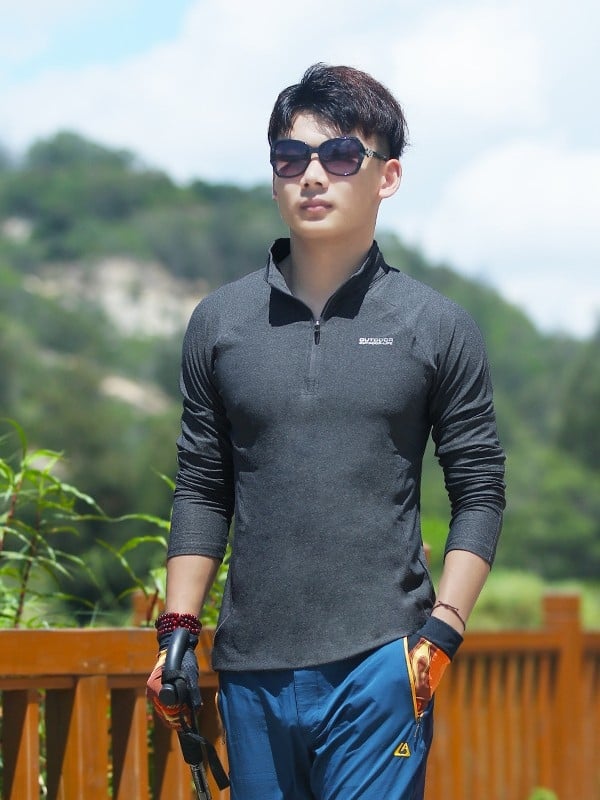 Мъжка лека спортна тениска за открито, еластична и бързосъхнеща, тънка Slim-fit, със стойка яка, за катерене, походи и бягане през лятото