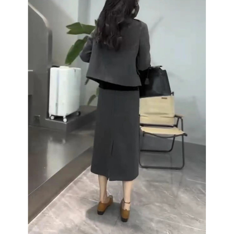 23069 Proljetni modni set: bluza s dugim rukavima i midi suknja sa stražnjim prorezom